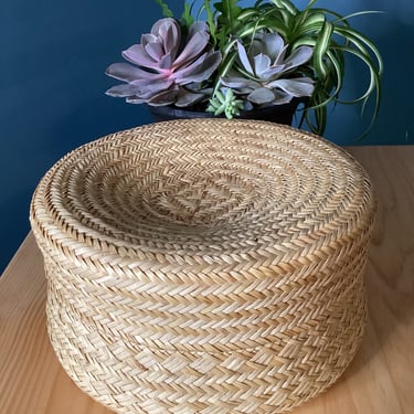 Round Lidded Basket Vintage Grass Herringbone Pattern Large 