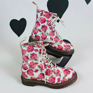 90's Dr. Martens white Valentine rose boots rare Victorian floral cream allover print shoes combat lace up wedding size US 7 UK 5 EU 38 