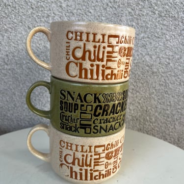 Vintage modern large ceramic mugs set 3 chili and soup theme holds 10 oz. Size 3” x 4” 