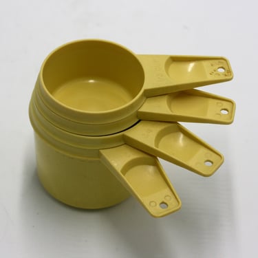 vintage tupperware harvest gold measuring cups 