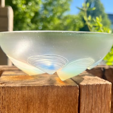 Art Deco Parisian Opalescent Oyster Bowl 
