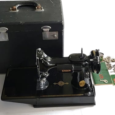 Vintage Singer 221 1 Sewing Machine 