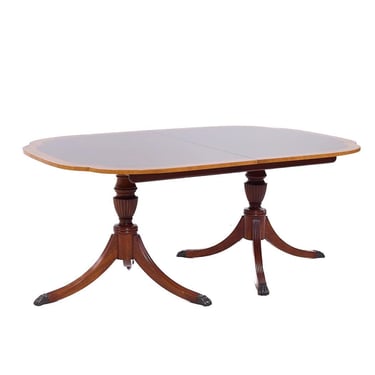 Baker Furniture Historic Charleston Collection Mahogany Expanding Dining Table with 3 Leaves 