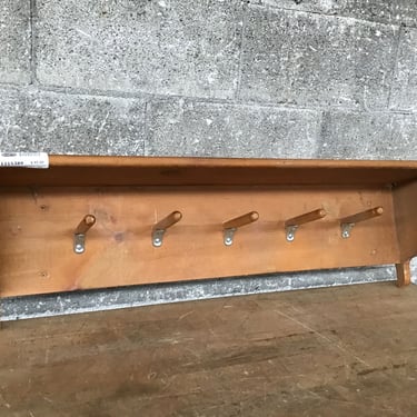 Cabin Chic Coat Rack Shelf (Seattle)