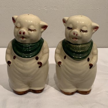 Vintage Shawnee Pottery Smiley Pig w/Blue Bibb Range Shakers, pig kitchen decor, Pig Couple Holding Hands, gifts for animal lovers, 