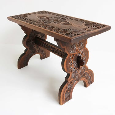 Beautifully Hand-Carved Antique Arts & Crafts Small Side Table Stool Bench Dutch Provincial Chip Carved Kerfsnede Frisian Wood Carved 1900s 