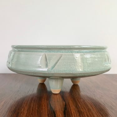 Modernist Mid Century Japanese Ikebana Pottery Footed Bowl with Celdon Crackle Glaze 