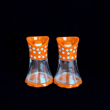 Vintage PAIR Kuhn Rikon Swiss Design Salt and Pepper Grinders Grinder Orangle Plastic w/ Polka Dots and Glass 