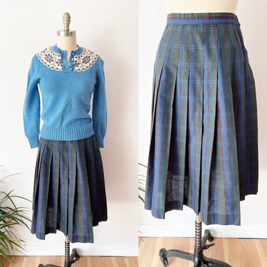 SIZE S Vintage 50s Plaid Skirt Green & Blue Pleated Knee Length Metal Zipper Schoolgirl Academia 