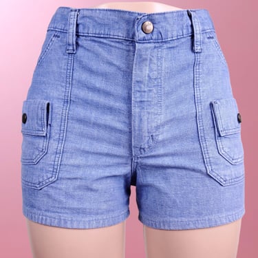 1960s/70s mod shorts by WRANGLER. Shorty shorts. Lots of cute pocket details. Light blue cotton. (32 x 3) 