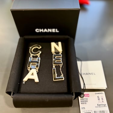 Chanel Earrings 22A , NEW