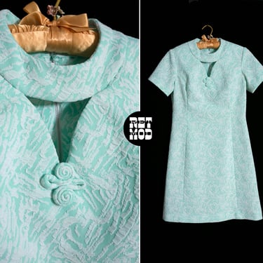 Sweet Vintage 60s 70s Pastel Mint Green & White Textured Polyester Scooter Dress with Keyhole 