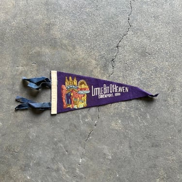 Vintage Davenport, IA ‘Little Bit O’Heaven’ Felt Souvenir Pennant 