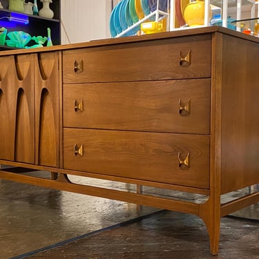 Broyhill Brasilia Walnut Buffet/Credenza #6140-10, Circa 1960s - *Please ask for a shipping quote before you buy. 