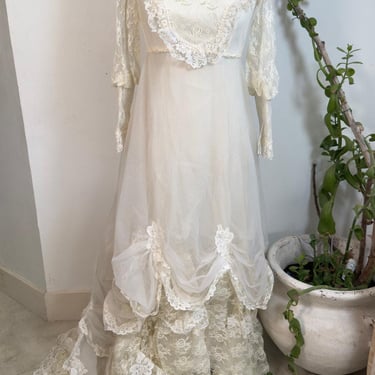 Vintage 60s Wedding Dress | Long Sleeve Bridal Gown | Vintage Wedding | Retro Lace Wedding Gown | Classic Bridal Style 