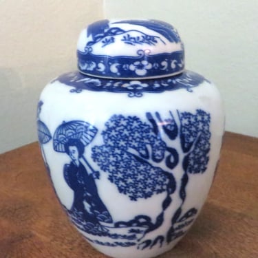 Vintage Blue White Chinoiserie Ginger Jar 