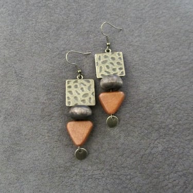 Natural wood and hammered bronze dangle earrings 