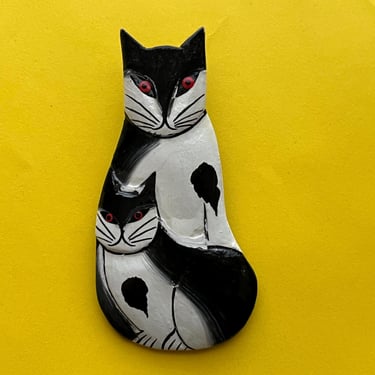 black and white cat brooch vintage 1980s lacquer familiar pin 