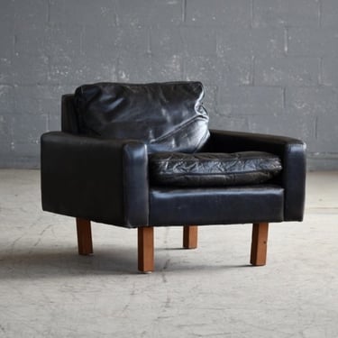 Danish Lounge Chair in Black Leather w/Teak Legs
