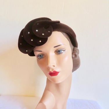 1940's Brown Felt Cloche Hat with Rhinestone Studs Trim Rockabilly 40's Millinery Fall Winter Carson Pirie Scott Co Chicago Size 22 