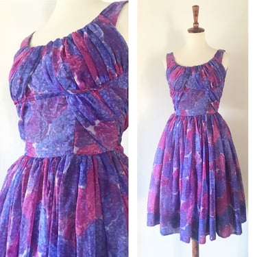 Vintage 50s purple garden dream day dress with full skirt and crinoline size xs 