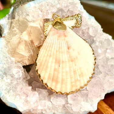 Yellow Gold Electroplated Scallop Shell Pendant Vintage Retro Jewelry Gift Sea Life Ocean Seashell 
