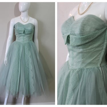 Vintage 1950s Prom Dress / Fancy Strapless Green Tulle Lace Cupcake Prom Event Dress formal gown // US 0 2 4 xs s waist 24/25 