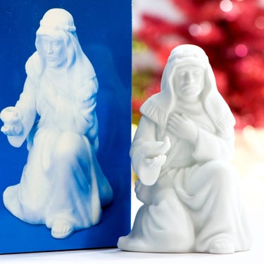 VINTAGE: 1988 - The Innkeeper Porcelain Nativity Figurine - Avon Nativity Collection - Replacements - SKU 00035027 