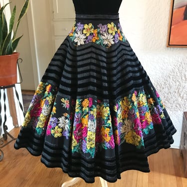 Incredible Vintage 1950s Circle skirt with floral Appliqué sequins! --Size Small 