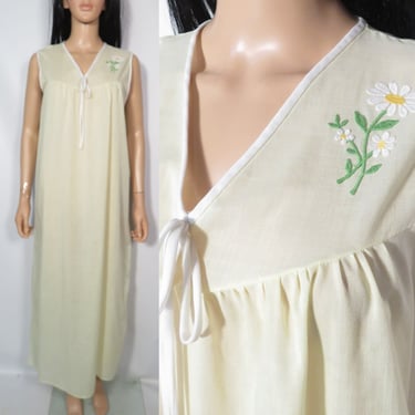 Vintage 60s Daisy Embroidered Pastel Yellow Cotton Nightgown Size M 