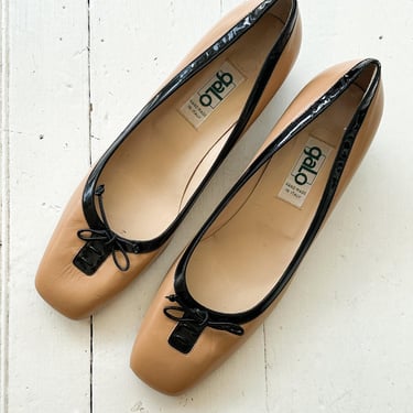 1990s Galo Italian Leather Black and Tan Flats 