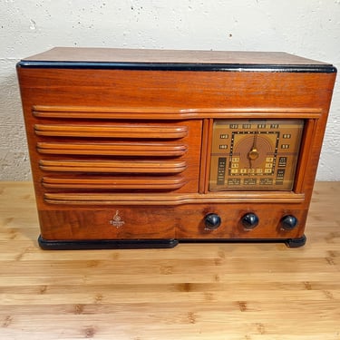 1939 Emerson AM/SW Radio, Ingraham Cabinet, Art Deco Model DP332 