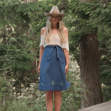 70's Embroidered Denim Skirt / Tie Waist Selvedge Denim Wrap Skirt / High Waisted Skirt / Vintage Denim Skirt / Boho blue Jean Skirt 