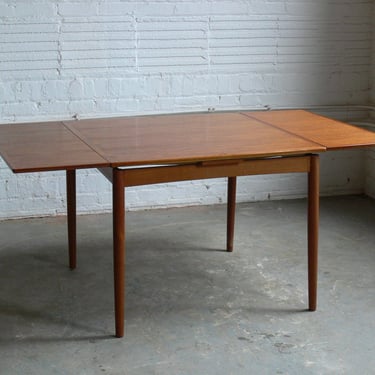 Danish Modern Teak Extendable Dining Table Attributed to Poul Hundevad 