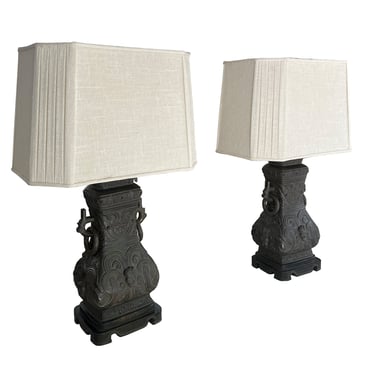 Pair of 1950s Brass Chinoiserie Urn Table Lamps in the Style of James Mont