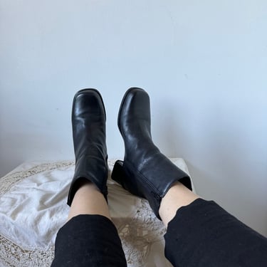 90s Leather Ankle Boots in Black by Naturalizer 
