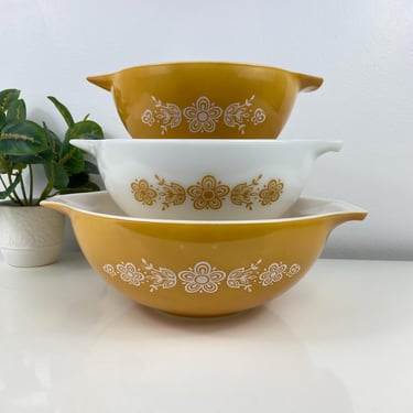 Vintage Pyrex Butterfly Nesting Cinderella Mixing Bowl Set of 3, Pyrex Vintage 442, 443, 444, Gold Yellow white flowers butterflies, Retro 