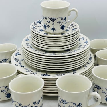 Vintage (32) Piece Churchill "Finlandia" Dinner Set Plates. Mugs Service for Eight Replacement China 