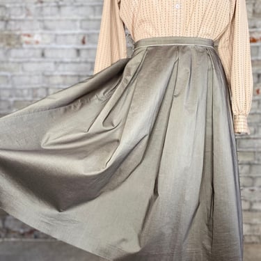 Pleated Skirt with Piping 