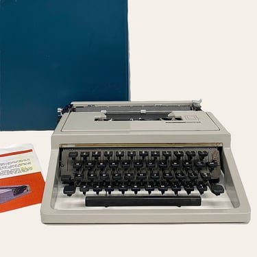 Vintage Olivetti Underwood Lettera 31 Typewriter Retro 1970s Mid Century Modern + Gray Metal + Blue Carrying Case + Portable + Italian 