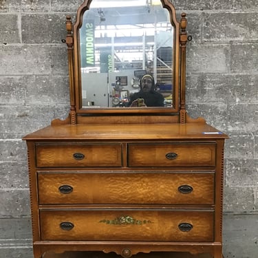 Vintage Maple Dresser (Seattle)