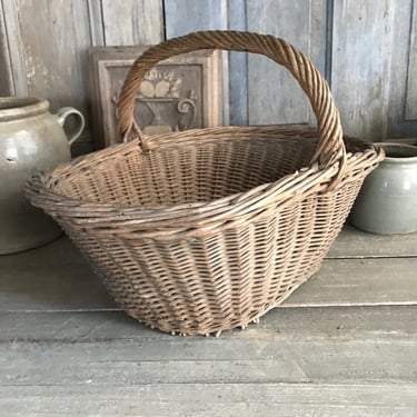 Rustic Garden Harvest Basket, Wicker, Handle, Farmhouse, Farm Table, French Farmhouse 