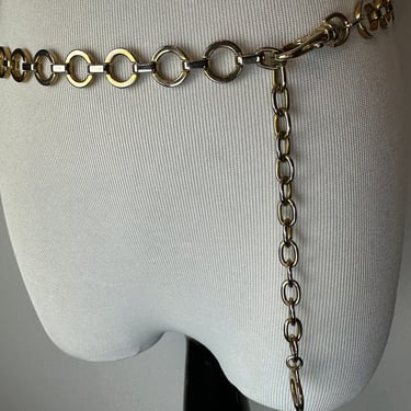 Vintage Gold round metal links belt chain link waist chain glossy bright golden shiny skinny thin belts 1960’s 1970’s  size LG 35  waist/hip 