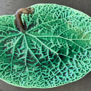 Majolica serving plate leaf 11" 