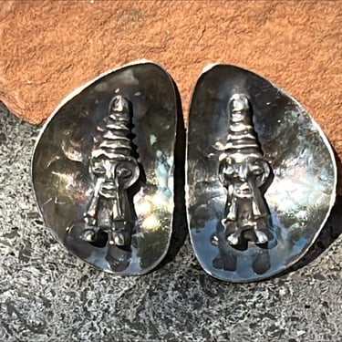 Laffi ~ Vintage Peru Sterling Silver Hammered Oxidized Concave Clip On Earrings with Pre Columbian Figure in Center 