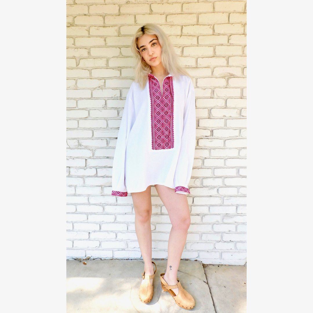Needlepoint Oversize Blouse // vintage 70s 1970s white red boho hippie