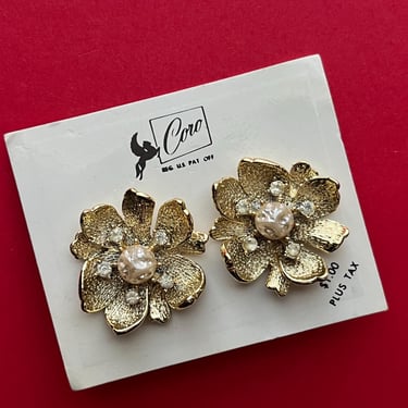 Coro flower earrings 1950s golden pearl clip-on vintage earrings new old stock 