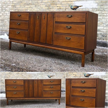 Transitional Style 9-drawer Dresser 