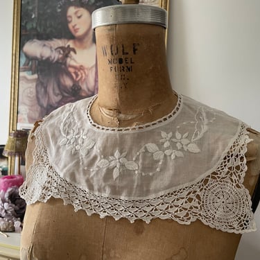 Vintage white cotton organdy collar, VTG dress collar with crochet lace & embroidery 