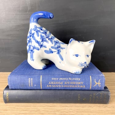 Blue and white chinoiserie porcelain cat figurine - vintage cat 